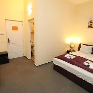California 3* Budapešť